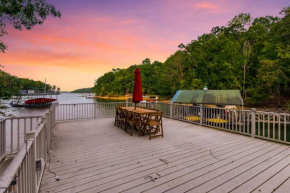 4bd Waterfront House in Lake Lanier with HotTub, FirePit, Wifi, Ping Pong and 2 Kaya